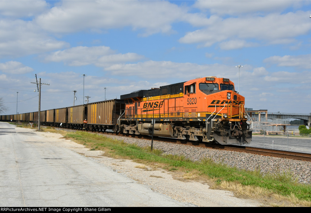 BNSF 5820